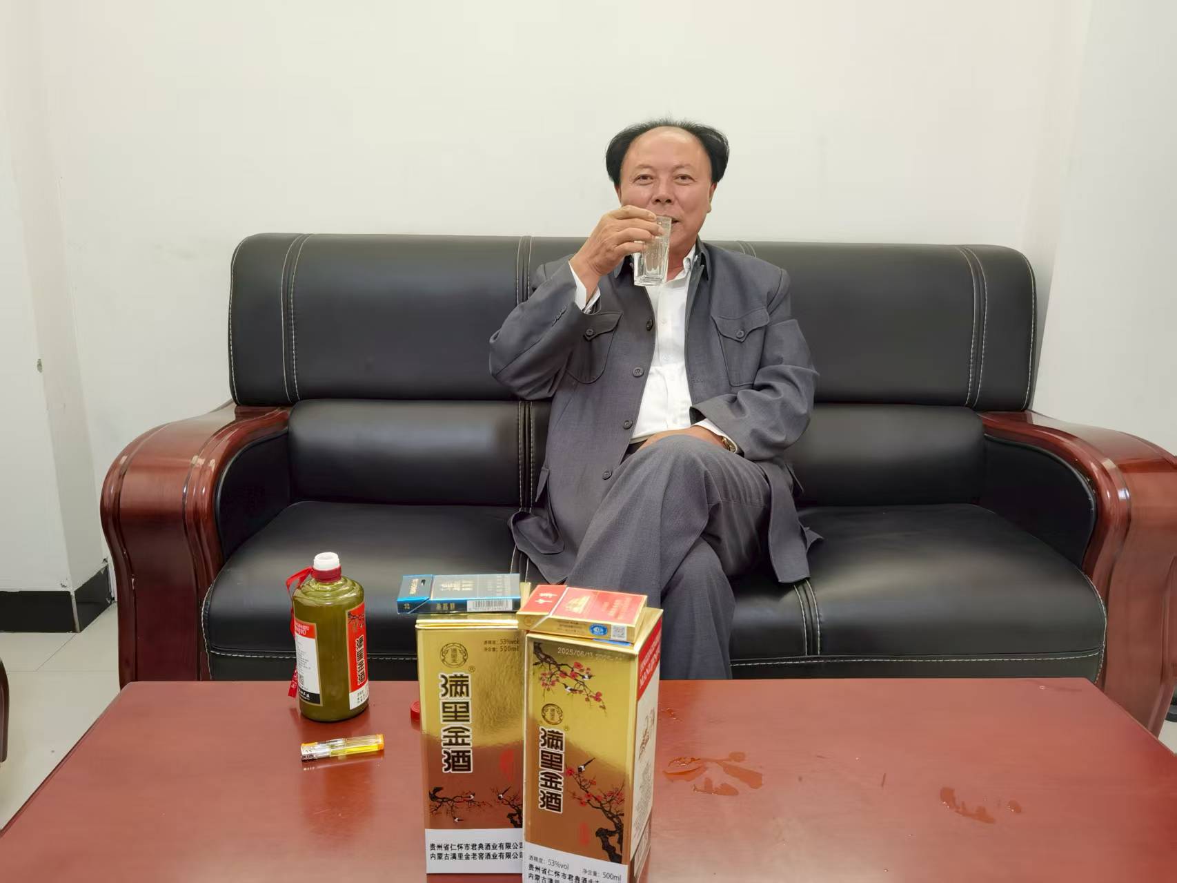 美酒当歌，满里金酒，三餐四季、有酒有你